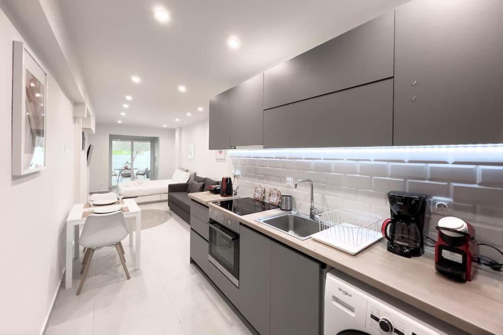 Luxury Studio With Garden Next To Acropolis Atenas Exterior foto