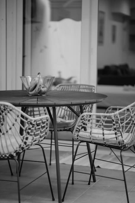 Luxury Studio With Garden Next To Acropolis Atenas Exterior foto