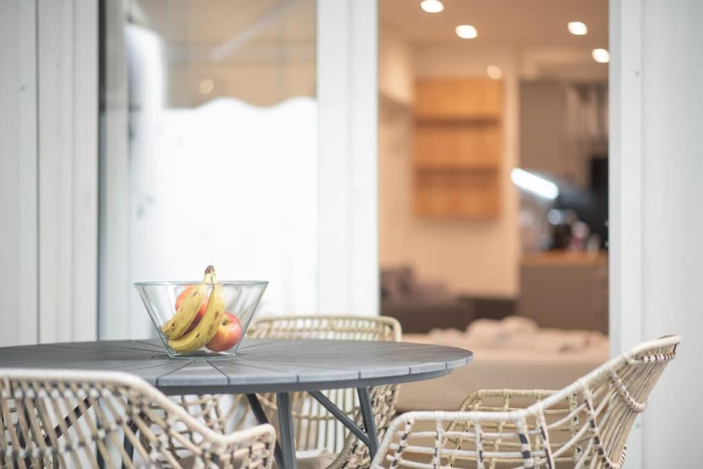Luxury Studio With Garden Next To Acropolis Atenas Exterior foto
